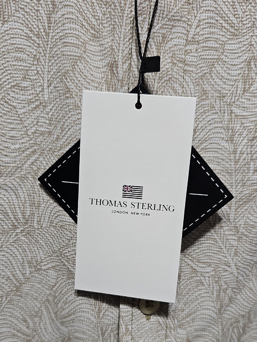 Thomas Sterling Short Sleeve Button-Down Shirt Light Beige Leaf Print Size M - Picture 2 of 7